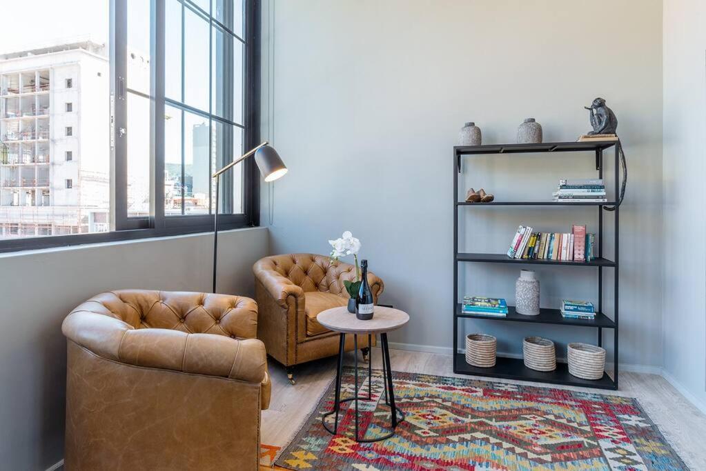 Urban Gem Located In The Heart Of The East Kapstadt